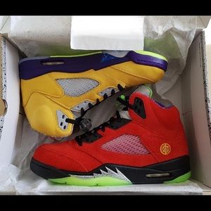 These are the Jordan retro 5 se yellow/red